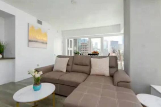 Apartment Beautiful 3 Bedroom High Rise With Pool, Hot Tub And Rooftop Views