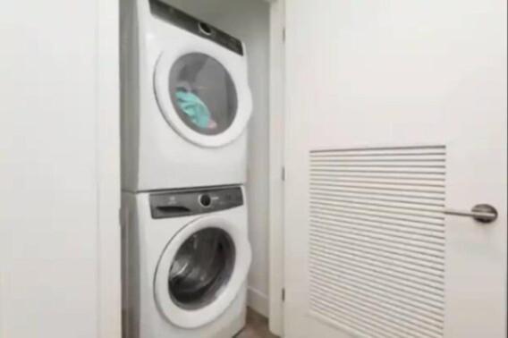 Apartment Beautiful 3 Bedroom High Rise With Pool, Hot Tub And Rooftop Views Los Angeles